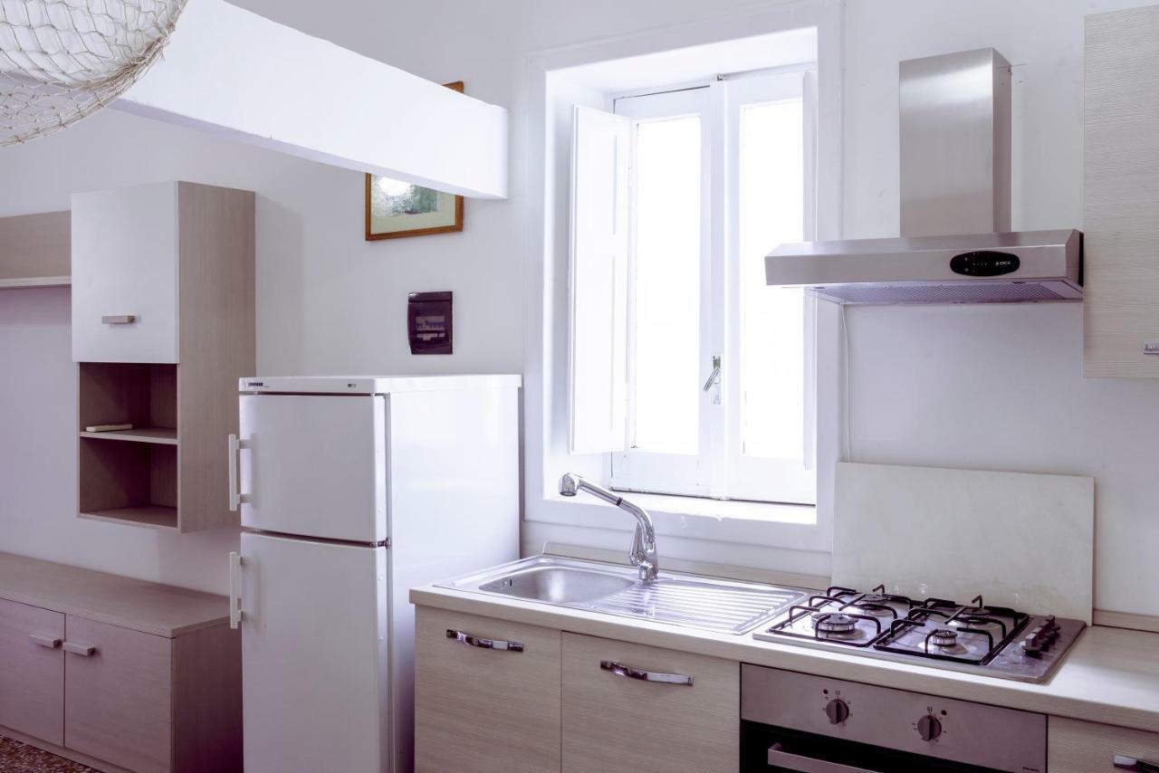 Geneva'S Apartment Таранто Экстерьер фото